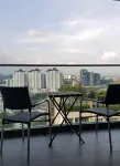 Skyview Univ360 Place Facing Mines Lake Hotels in Seri Kembangan