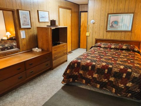Love Hotels Voyageur by OYO at International Falls MN