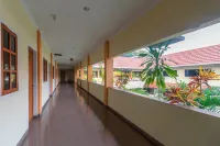 RedDoorz at Jalan Babepalar Rike Manado Hotels in Wanea