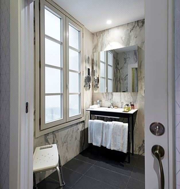 더블트리 바이 힐튼 마드리드 - 프라도의 깨끗한 객실