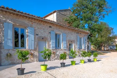 Hôtel du Couvent فنادق في Grospierres