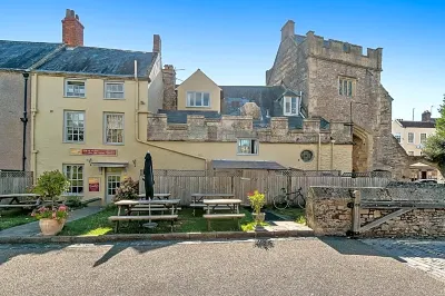 The Ancient Gatehouse & Rugantino Restaurant Hotéis em Wells