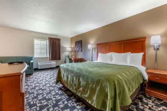 Quality Inn Hotels in Redgranite