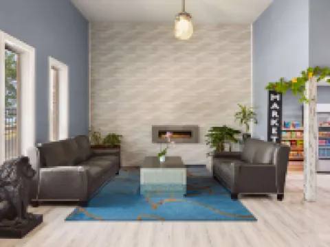 Super 8 by Wyndham Lenexa Overland Park/Mall Area レネックサのホテル