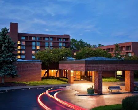 DoubleTree by Hilton Hotel Syracuse Hotels in DeWitt