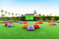 فندق راديسون دبي داماك هيلز Hotels near Near massage