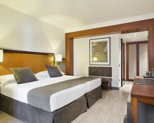 هوتل بالمورال Hotels near إف جي سي - بلاسا مولينا