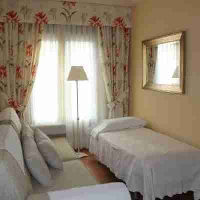 Hotel Villa de Larraga Rooms