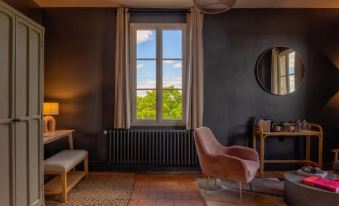 Casa Mila & Spa- Chambres d'Hotes Raffinees Vue Loire et Piscine