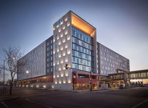 Hilton des Moines Downtown - Airport Shuttle
