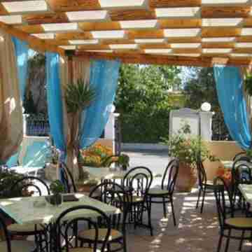 Makis Louvlis Apartments Dining/Meeting Rooms