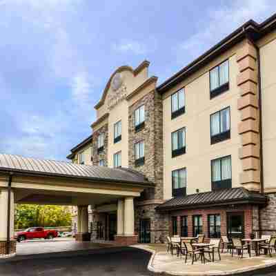 Comfort Suites Uniontown Hotel Exterior