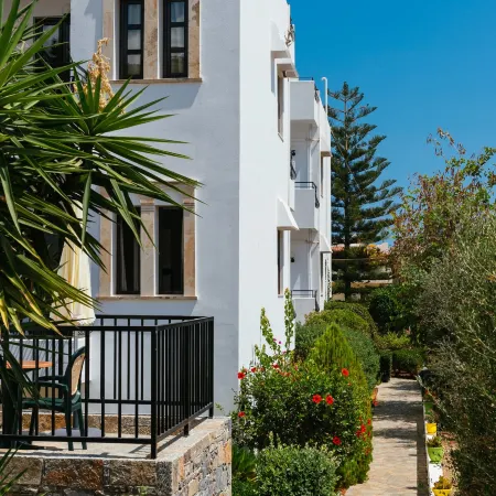 Paradise Hotel-Apartments