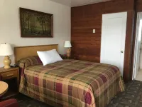 Southsider Motel - parking