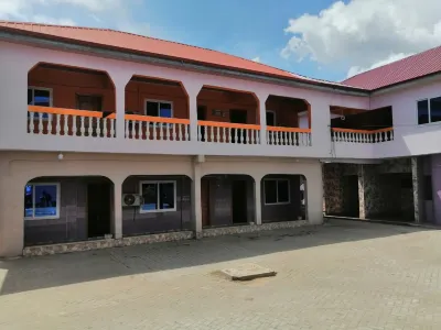 Peemens Guesthouse Hotels in Ngleshi Amanfro