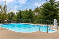 Baymont by Wyndham Branson Thousand Hills - مسبح
