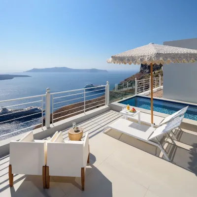 Nefeles Luxury Suites Hotels near Santorini＇s hidden gem