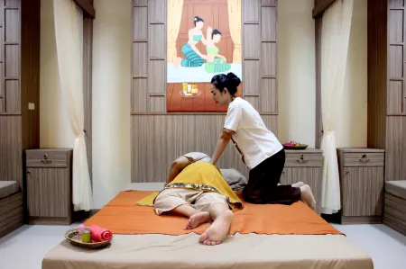 Eitanic Resort Отели рядом с достопримечательностью «Wat Chong Lom»