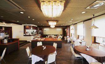 1. 로열 호텔 오다..