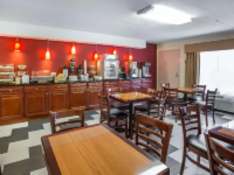 Quality Inn Hotels in Acworth