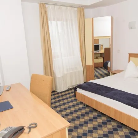 Plus Hotel