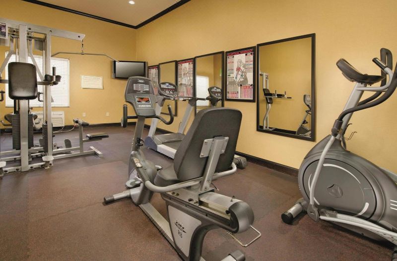 La Quinta Inn & Suites by Wyndham Denton - University Drive photo 3