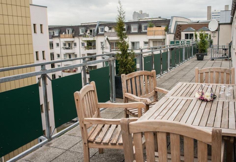 Limehome Berlin Chausseestraße의 넓은 발코니 전경