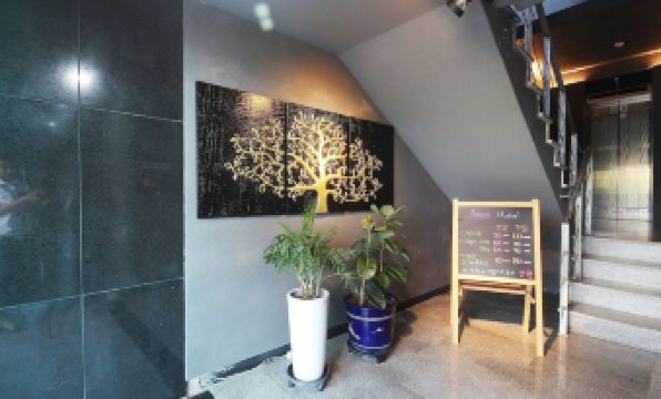 1. 아레스모텔..