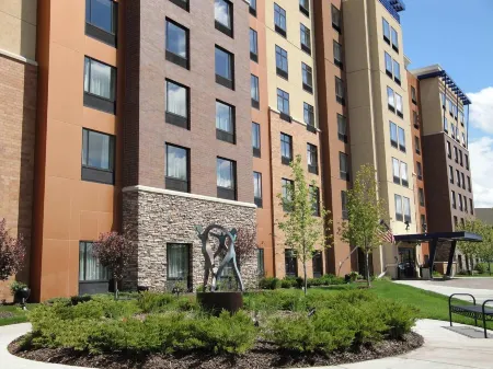 Homewood Suites by Hilton Minneapolis- St. Louis Park at West End Отели в г. Хеннепин