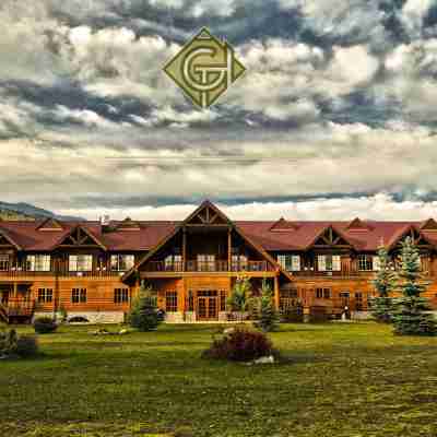 Glacier House Hotel & Resort Hotel Exterior