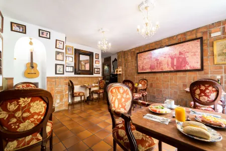 Hotel Soho Boutique Palacio San Gabriel Отели рядом с достопримечательностью «Arco de Felipe»