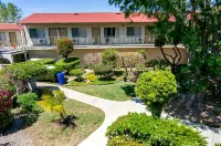 California Suites Hotel - Beach