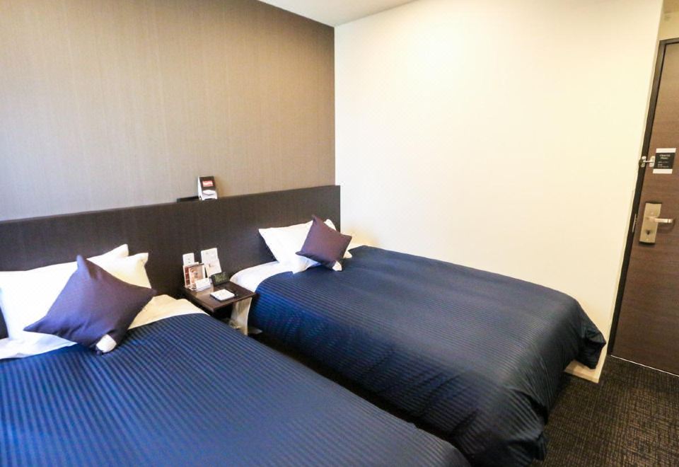 호텔 리브맥스 오카자키 침대 전경