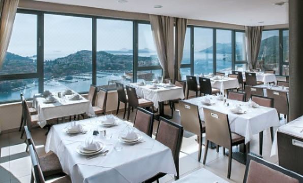 3. 호텔 아드리아 ..