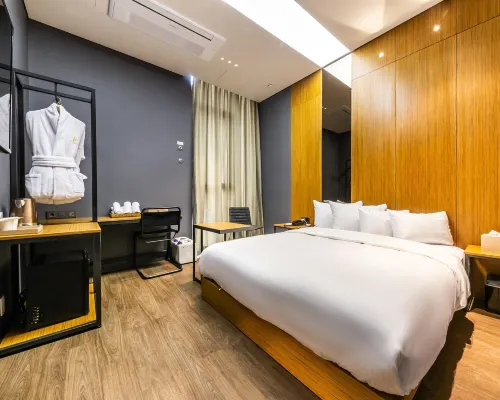 Hotel the Artist Yeonsinnae Hotels near Gupabal Station