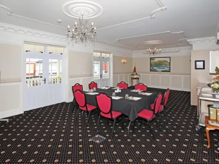 Tuakau Hotel Отели в г. Пукекохе