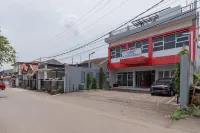 RedDoorz Syariah near DPRD Kabupaten Subang Hotel dekat Taman Anggur Kukulu O&i Farm Subang