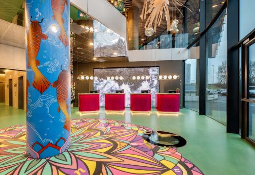 [엔하우 암스테르담 라이의 세련된 인테리어]