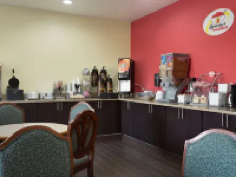 Super 8 by Wyndham Lees Summit Hotels in Lee's Summit