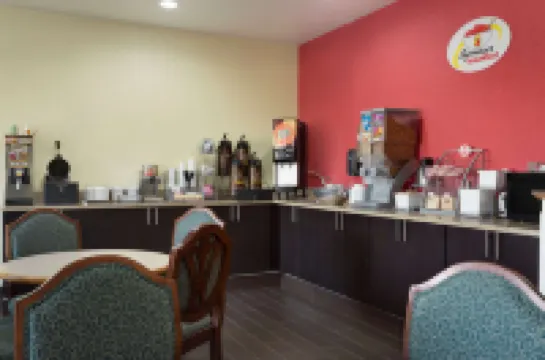 Super 8 by Wyndham Lees Summit Hotels in Jackson County