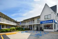 Motel 6 Southington, CT - Hartford فنادق في بريستول