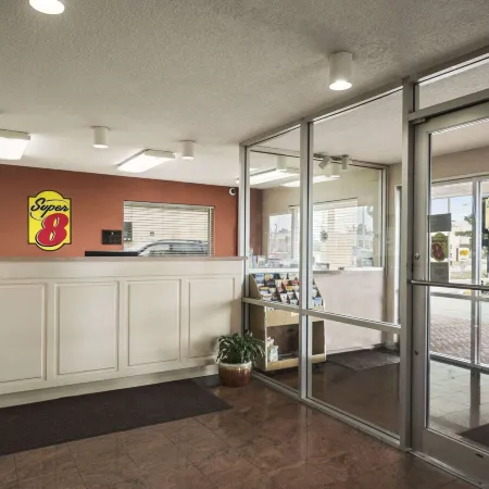Super 8 by Wyndham Meridian