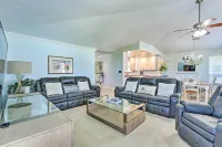 Steps to Ocean and Bay Bradenton Beach Townhome! - con vistas al mar