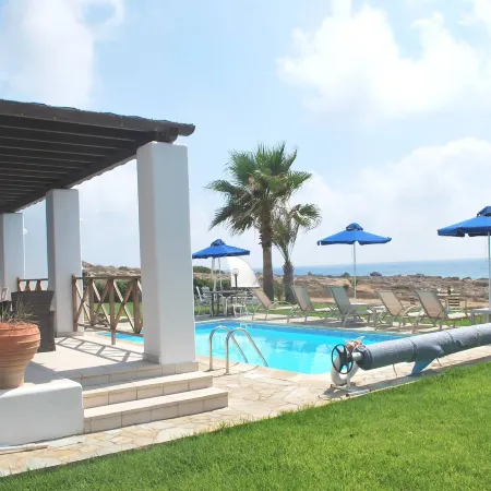 Sea Front Villa, Heated Private Pool, Amazing Location Paphos 323
