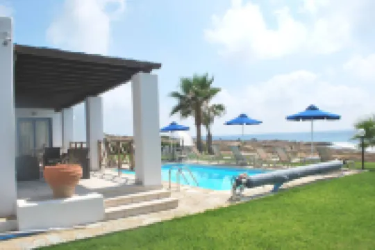 Sea Front Villa, Heated Private Pool, Amazing Location Paphos 323