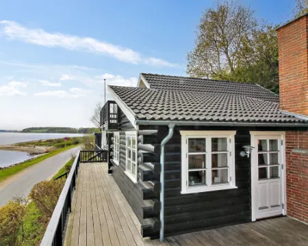 "Sander" - 10m to the Fjord Hotels in Skive