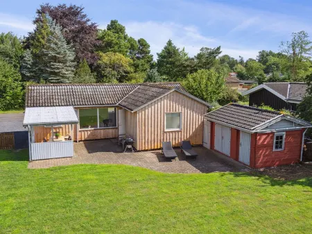 "Henric" - 500m from the Sea Отели в г. Стевнс