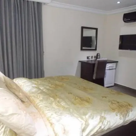 Cilcrest Hotel and Lounge