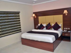 Habitat Hotel and Suites -Standard