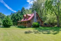 Cabin w/ Hot Tub + Fishing Pond in Del Rio! - parking